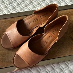 Tan leather sandals genuine leather, sole society like new size 8.5-9